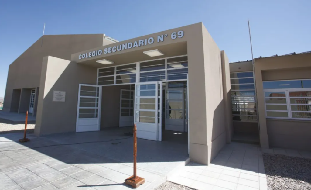 El gobernador Gerardo Morales encabezó el acto de inauguración del edificio de la Escuela Secundaria N° 69 en La Quiaca.